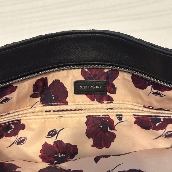 Black Adjustable Handbag - Picture 2 of 5